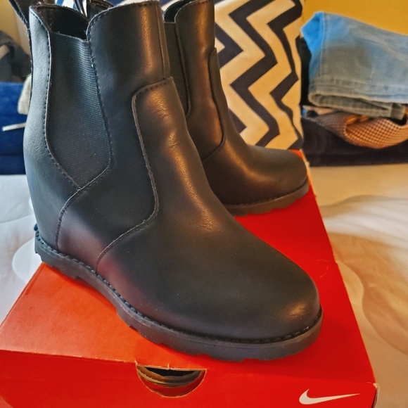 Universal thread platform shoes - Picture 1 of 3